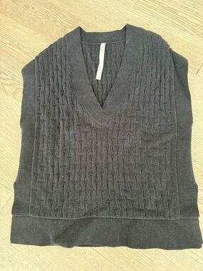 lululemon athletica Men's Black V-Neck Cable Knit Sweater
